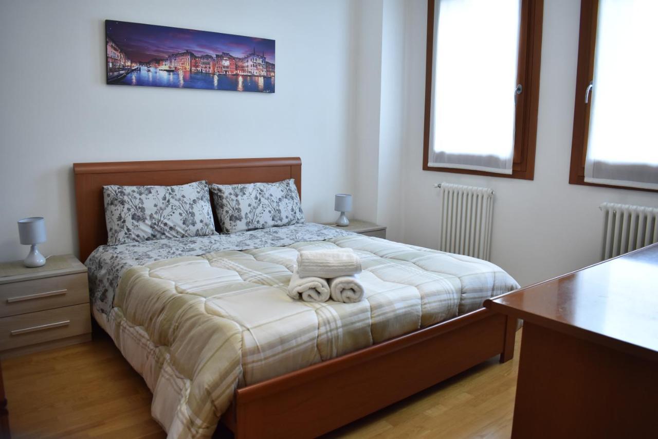 Elegant Apartment And Free Car Parking - Quite Area Favaro Veneto Exterior foto