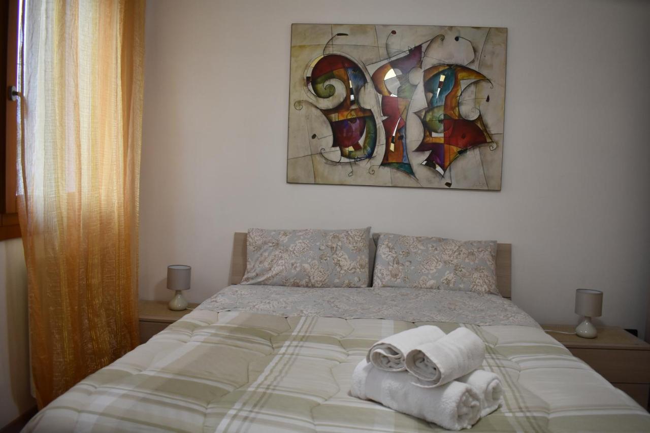 Elegant Apartment And Free Car Parking - Quite Area Favaro Veneto Exterior foto