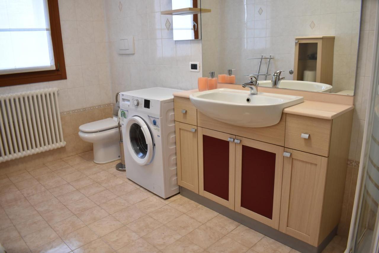 Elegant Apartment And Free Car Parking - Quite Area Favaro Veneto Exterior foto