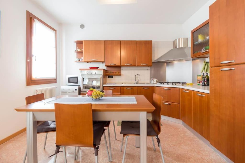 Elegant Apartment And Free Car Parking - Quite Area Favaro Veneto Exterior foto